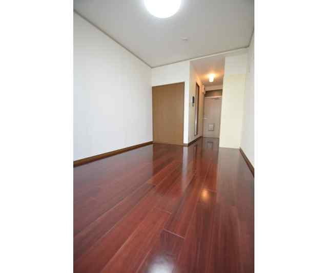 調布市布田４丁目のアパートの居間・リビング