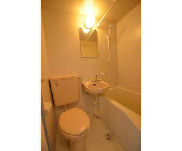 調布市布田４丁目のアパートの浴室