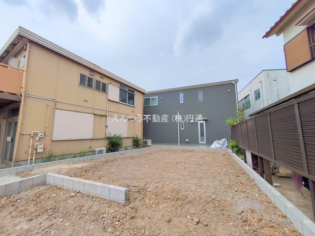 リーブルガーデン廿軒家の前面道路含む現地写真