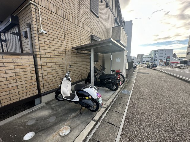 ロイヤル　ストーンの駐車場