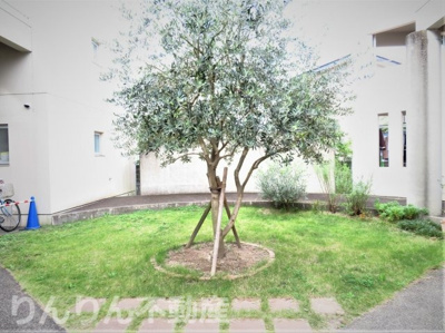 【庭】 | メゾンオレンジ1 | お庭でゆったりと過ごせます