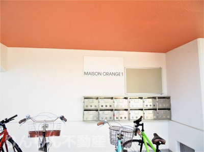 【玄関】 | メゾンオレンジ1 | ゆったりとした玄関です