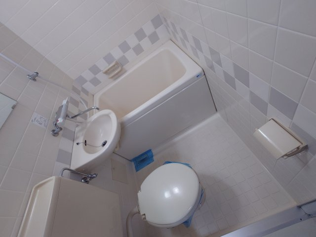 稲城市東長沼の賃貸マンションの浴室