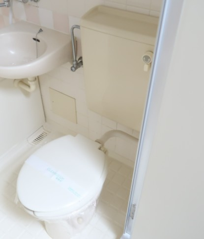 稲城市東長沼の賃貸マンションのトイレ