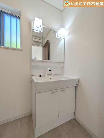 行田市長野3丁目　中古戸建の独立洗面台