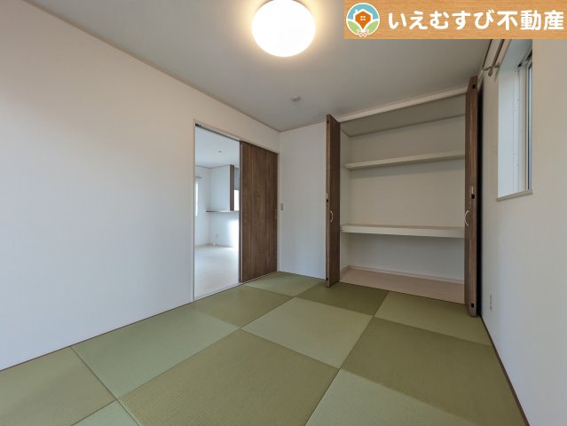 行田市長野3丁目　中古戸建の和室|すぐ横になれる和室は、みんながほっと一息つける空間
ちょっとした休憩や来客時、お子様のお世話にも大活躍しそうですね♪