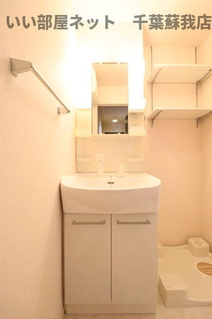 クレアの居間・リビング|広い洗面スペース