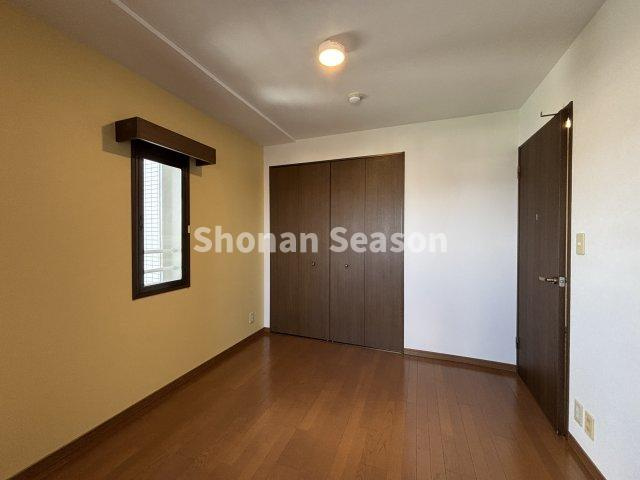 【洋室】 | 東南角部屋なので、陽当り・風通りも良好ですよ♪