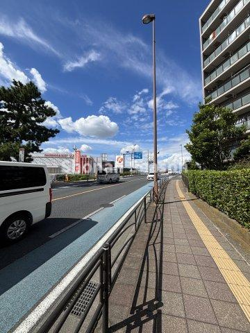 【周辺】 | 人気のスーパー「イヌイ」徒歩６分◎お子様の通学も楽々ですよ。