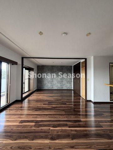 【居間・リビング】 | 木のぬくもり感じられる、全室フローリングの間取りプラン◎