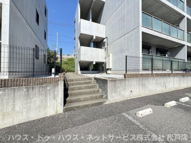 エクシード二ツ木C棟のエントランス