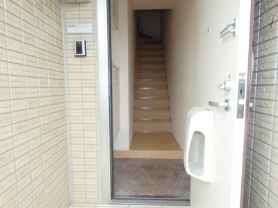 【玄関】 | Y’sフラットA | シューズボックスのある玄関です