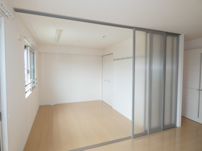 【洋室】 | Y’sフラットA | 5.2帖の洋室です。