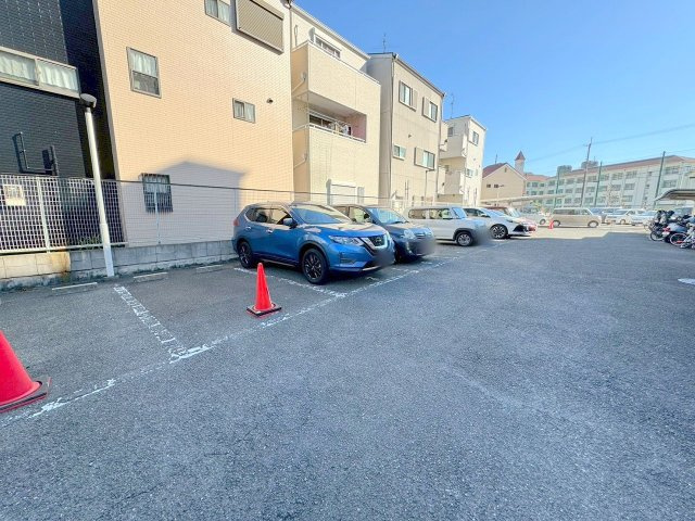 カーサソレアードの駐車場
