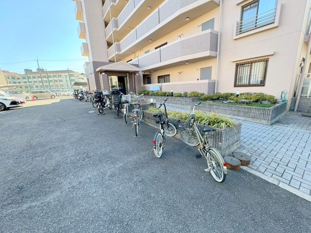 カーサソレアードの駐車場