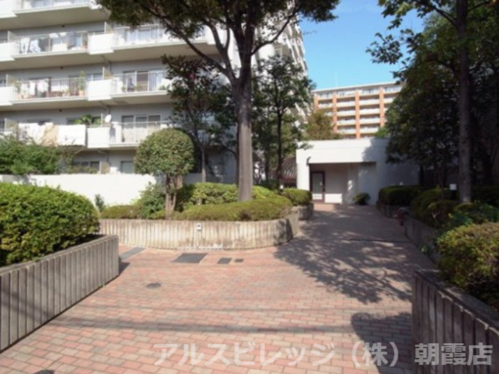 成増ハウスの庭