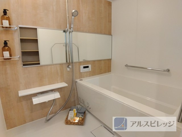 成増ハウスの浴室|きれいなお風呂です