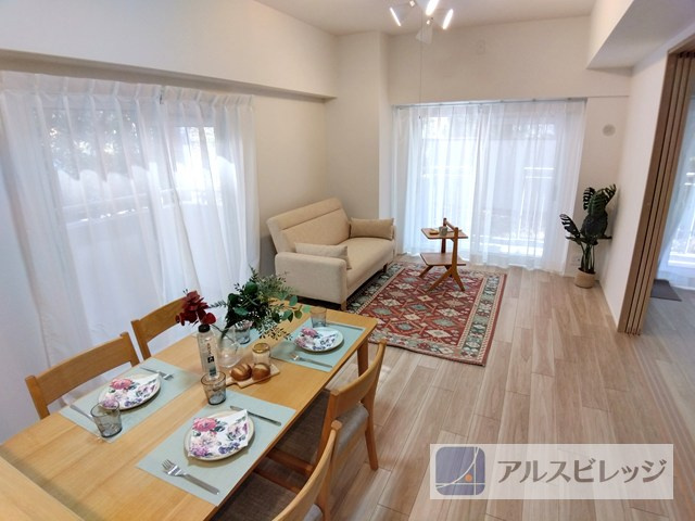 成増ハウスの居間・リビング|ゆったりとした居間です