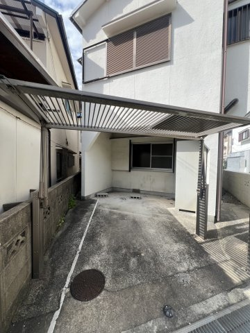 西舞子８丁目貸家の駐車場