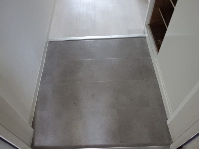 ＭＴビルの玄関