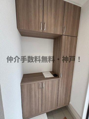 【玄関】 | 明石市太寺天王町　新築戸建　仲介手数料無料！ | 明るい玄関です