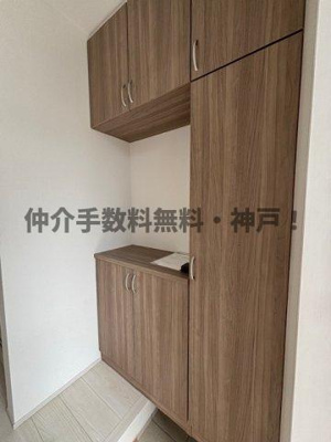 【玄関】 | 明石市太寺天王町　新築戸建　仲介手数料無料！ | 玄関収納です
