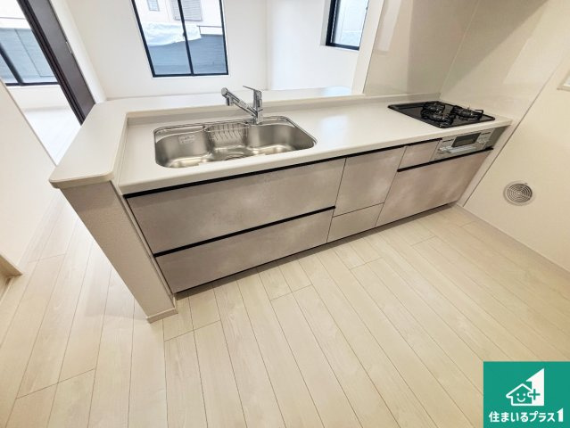 高石市取石　新築一戸建ての前面道路含む現地写真|周辺は落ち着いた街並みの住宅地！子育てがしやすい住環境です！まだ未完成ですが、現地でしかわからない事もございます。是非一度ご覧ください。