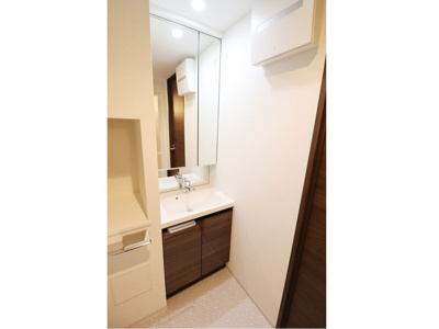 【内装】 | ジェノヴィア板橋東山町スカイガーデン | 明るい色調の室内です