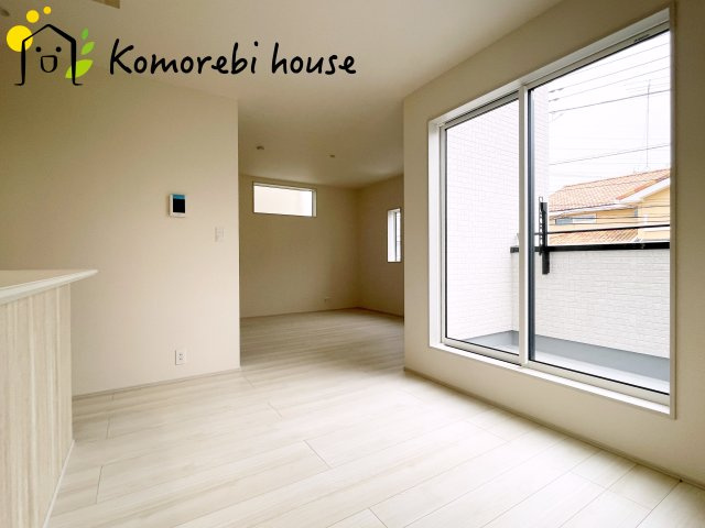 さいたま市北区宮原町2丁目　4期　新築一戸建て　ブルーミングガーデン　01の居間・リビング|おしゃれなリビングです