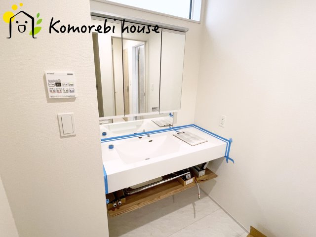 さいたま市北区宮原町2丁目　4期　新築一戸建て　ブルーミングガーデン　01の独立洗面台|独立洗面台で身支度をすべて済ませてしまいましょう