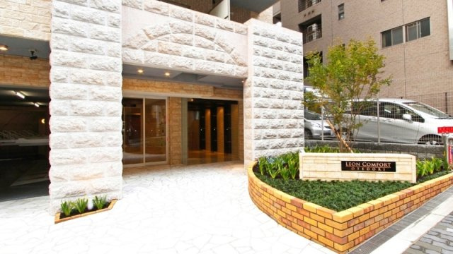 レオンコンフォート大手通のエントランス