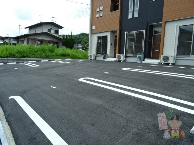 グランヒルズ２の駐車場