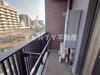 【バルコニー】 | ザ・パークハビオ南大井 | 暖かな日差しのふりそそぐバルコニー