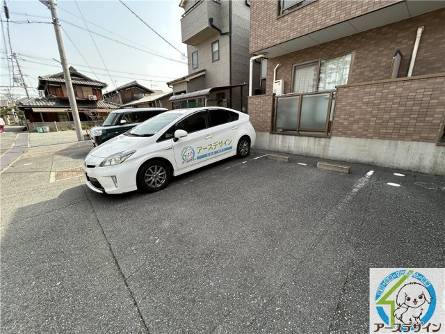 アレックスⅡの駐車場