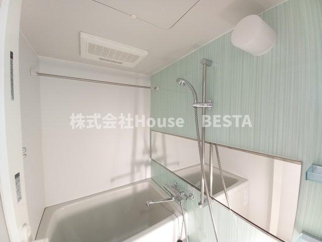 メゾンエスプリ生田の浴室