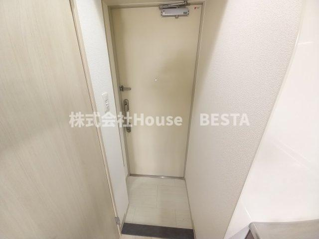 メゾンエスプリ生田の玄関