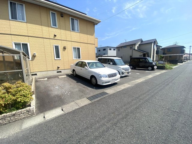 サンフェリスターズ　の駐車場