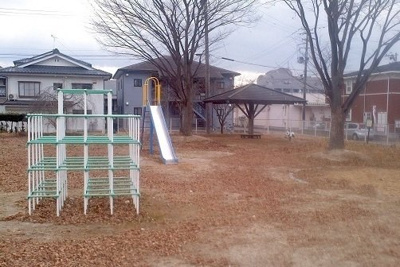 【周辺】 | リーフレット | 梁川駅前児童公園まで100m