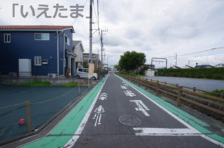 【前面道路含む現地写真】 | 北側は公園（出口公園）