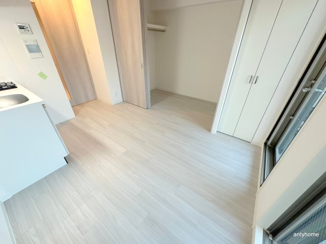 ソルテラス阿波座ウィズ　仲介手数料無料の居間・リビング