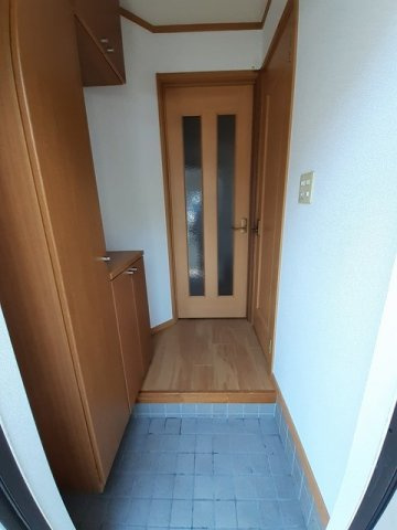 ラシーヌ伍番館の玄関