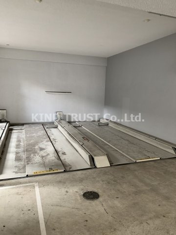 エスリード南森町駅前の駐車場|車をお持ちの方に嬉しい駐車場付きの物件です