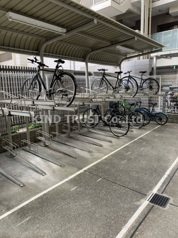 エスリード南森町駅前のその他共用部分|屋根付き駐輪場です