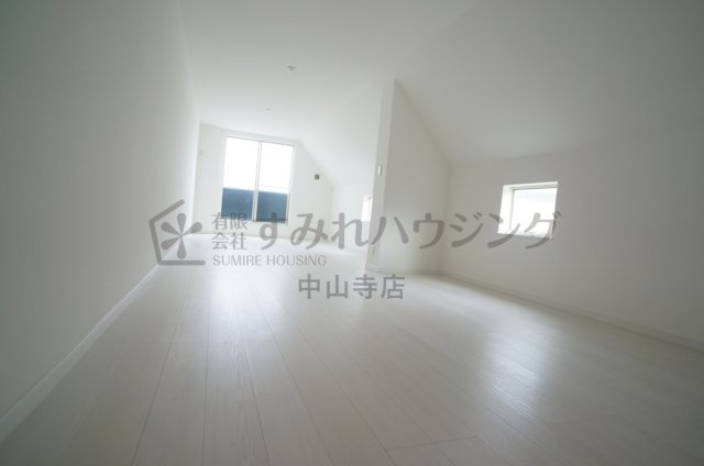 安倉南ガレージハウスの洋室