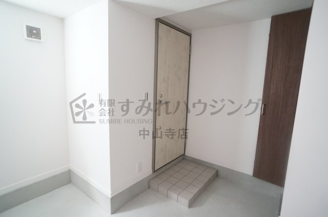 安倉南ガレージハウスの玄関