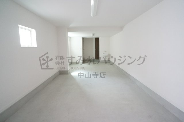 安倉南ガレージハウスの駐車場