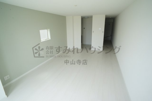 安倉南ガレージハウスの居間・リビング