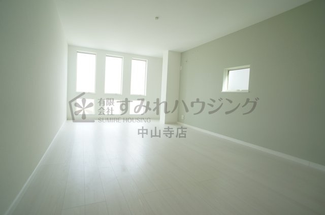 安倉南ガレージハウスの居間・リビング