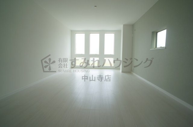 安倉南ガレージハウスの居間・リビング