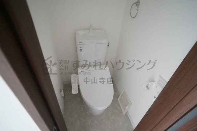 安倉南ガレージハウスのトイレ